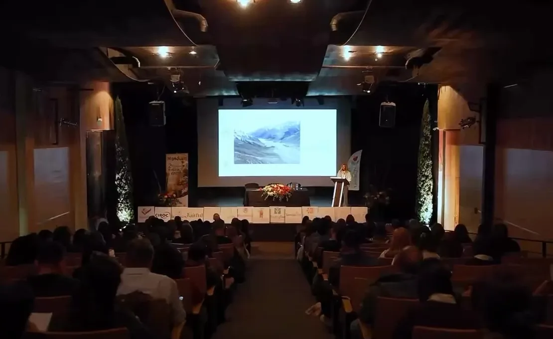 Auditorio con el público durante un congreso de la Asociación Argentina de Floricultores y Viveristas