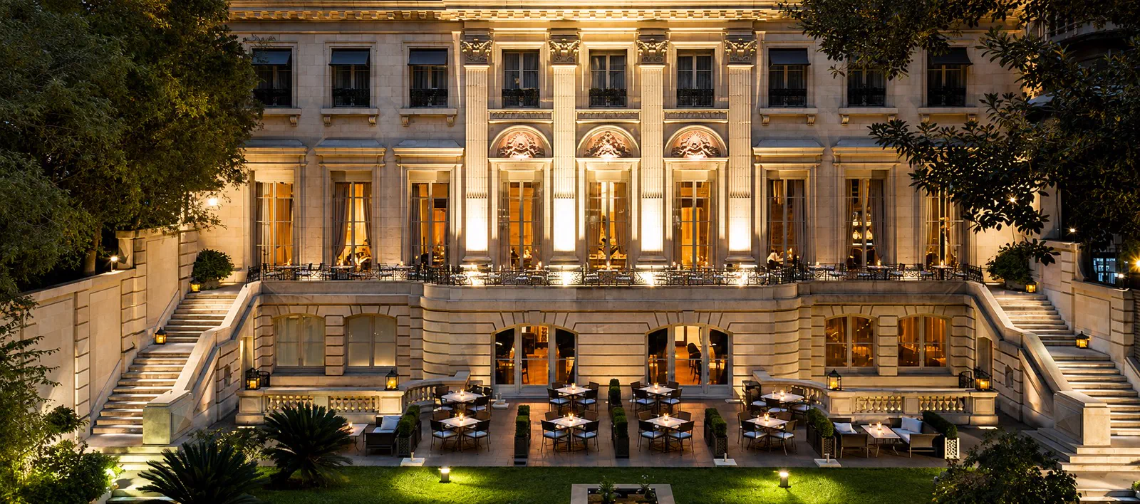 Palacio Duhau – Park Hyatt Buenos Aires iluminado de noche