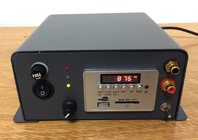 Amplificador 1×50 / 2×25 WRMS con preamplificador, entrada auxiliar y MP3 (XPA-225)