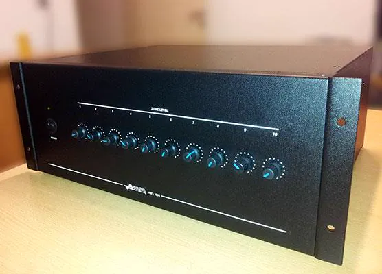 Amplificador multizona 10×25 WRMS para música ambiental y buscapersonas