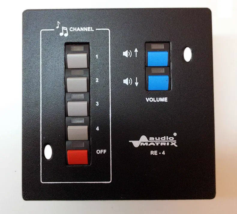 El panel de pared de cuatro programas, con el control de volumen