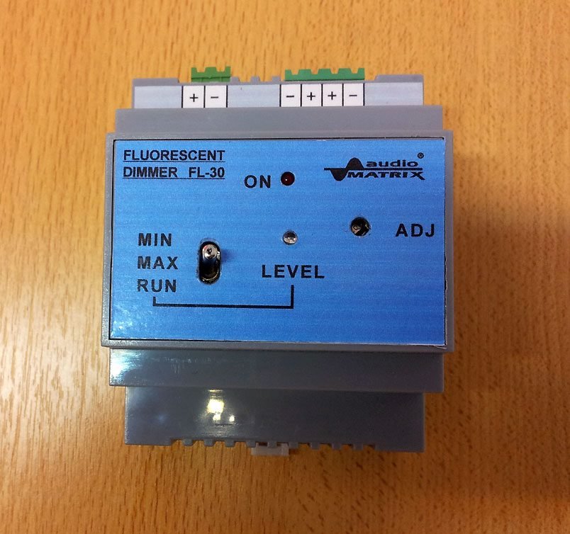 ´DIMMER PARA BALASTOS FLUORESCENTES CON TENSION DE CONTROL 0-10Vcc¨. - FL-30