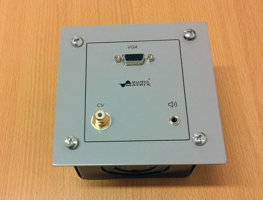 Amplificador + plate de conexionado multimedia integrado en un mismo gabinete - foto 4