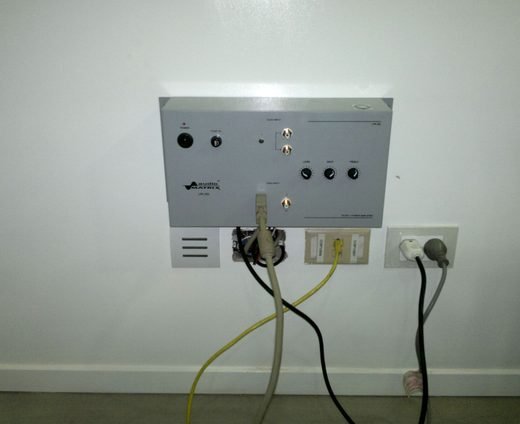Amplificador + plate de conexionado multimedia integrado en un mismo gabinete - foto 2