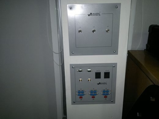 Amplificador + plate de conexionado multimedia integrado en un mismo gabinete - foto 3