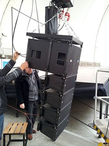 (AUDIO) Unsam. Universidad de San Martín. Sistema de audio con Line Array dB Technologies. Instalación, cableado y rigging. - foto 9
