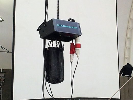 (AUDIO) Unsam. Universidad de San Martín. Sistema de audio con Line Array dB Technologies. Instalación, cableado y rigging. - foto 2